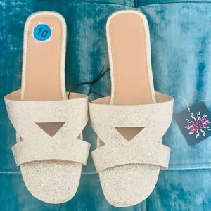 NWT OLIVIA MILLER GOLD SPARKLE FLAT SANDALS.